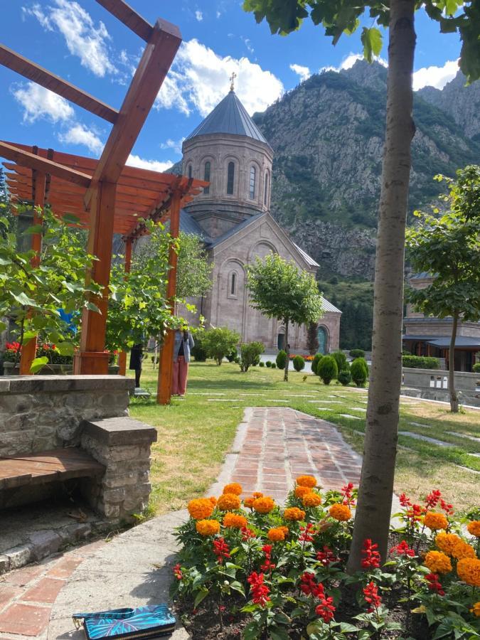 Hotel Elegant Kazbegi Kültér fotó